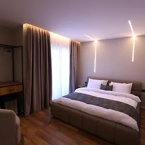 Hotel Dallga, Tushemisht